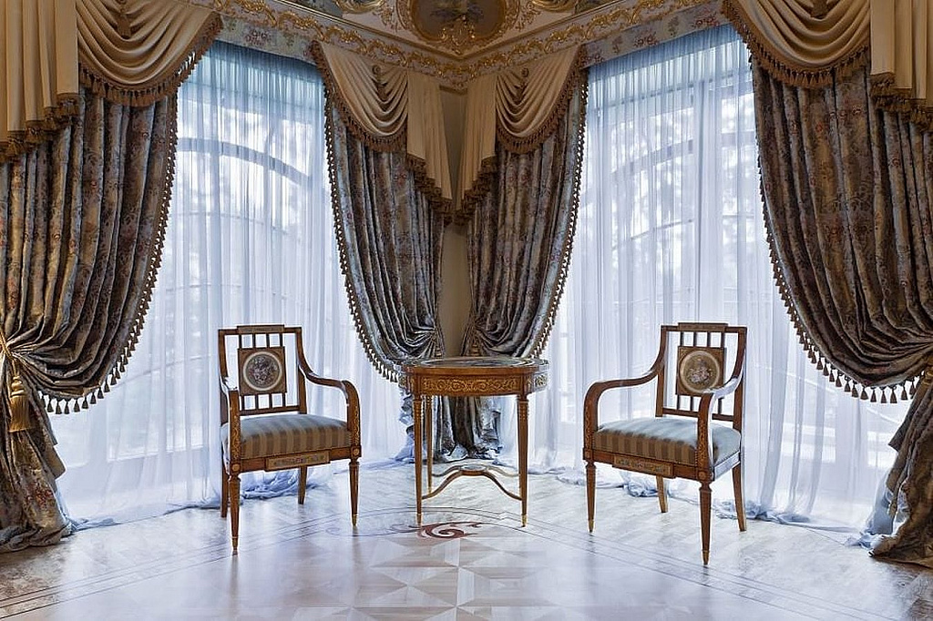 шторы в стиле ар-нуво. шторы эпохи ренессанс. ткани шторы ампир 19 век. ампир интерьер 19 век. шторы 19 века в риме.